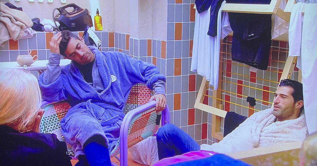 KokoroMiss's tweet image. Maikol quiere hablar fuera de cámaras con Laura (y también con Albert y Carmen) para decirles algo importante 🤔 #GHVIP22O