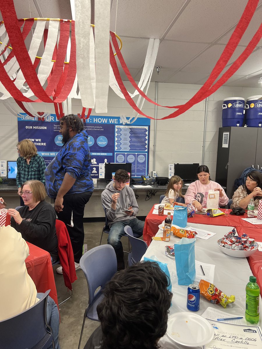 warrencardiff's tweet photo. 1566 #Frontendrocks celebration! Thank you team for everything you do each day to make our store the 1st choice in Marietta Ohio our customers want to shop for their home improvement needs! @BenitoKomadina @CongerJared @BlueBoxR1 @JBBailey9 https://t.co/HzOVyd3Dc8
