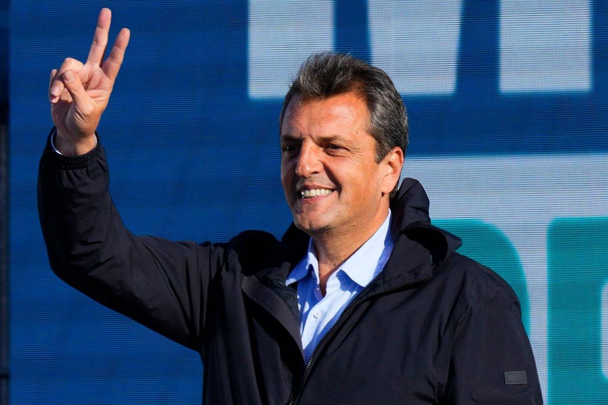 PERIODlSTAPERON's tweet photo. Ahora más que nunca, votá al tipo normal https://t.co/MkGywIA9OP