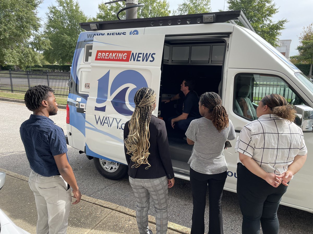 As the intern coordinator @WAVY_News I get to meet and interact with some awesome students! This was part of our hands on #production boot camp for select @_HamptonU @HUScrippsHoward journalism students