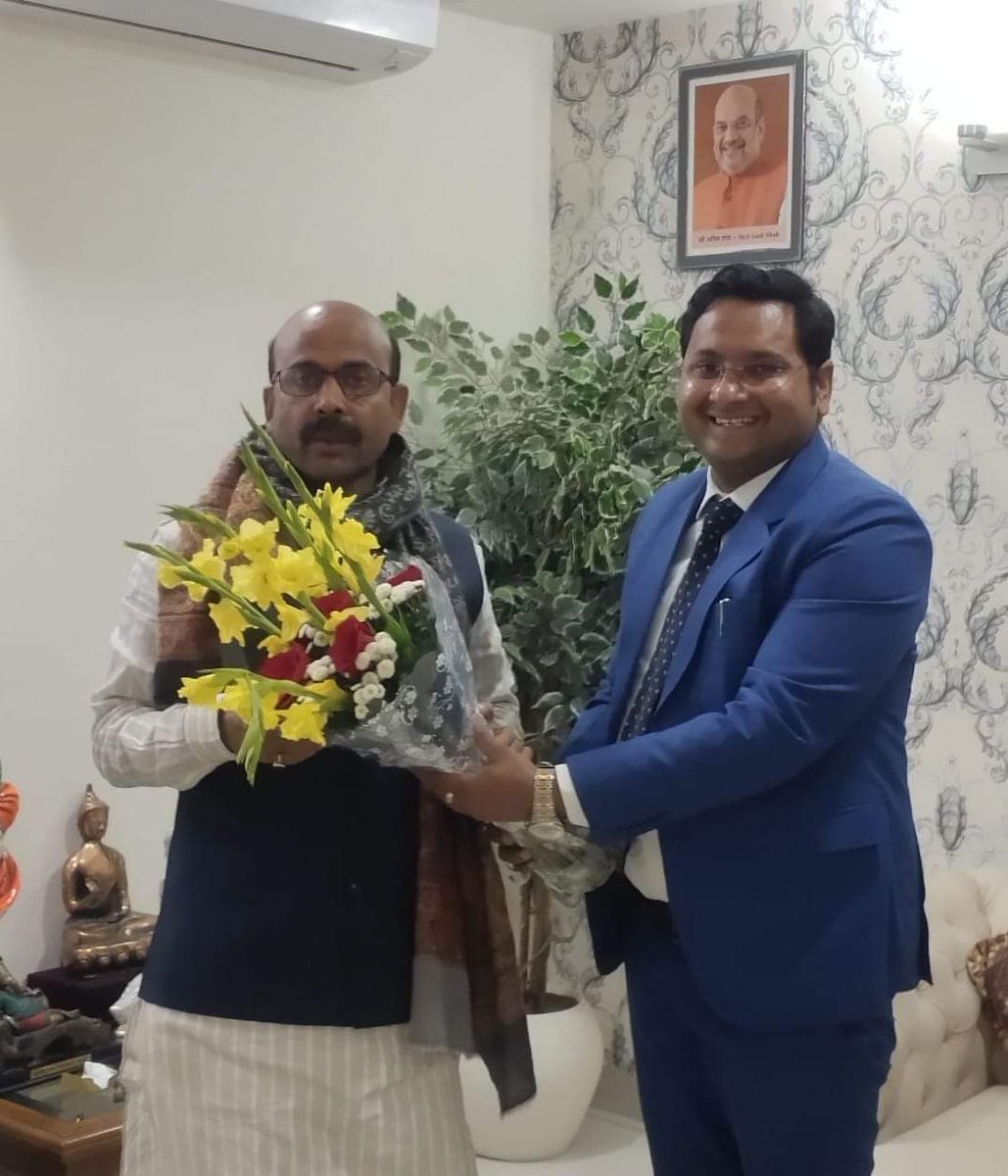 rahul69singh's tweet photo. *यशस्वी जननेता* ,भा॰ज॰पा॰ के राष्ट्रीय सचिव आदरणीय *श्री हरीश द्विवेदीजी* भाई साहब(सांसद बस्ती) को जन्मदिवस की अनन्त शुभकामनायें!

 *आपके वैभव ,यश-कीर्ति* में उत्तरोत्तर वृद्धि हो,इसी शुभकामना के साथ ••
@HarishD_BJP https://t.co/KHUO3YrvCB