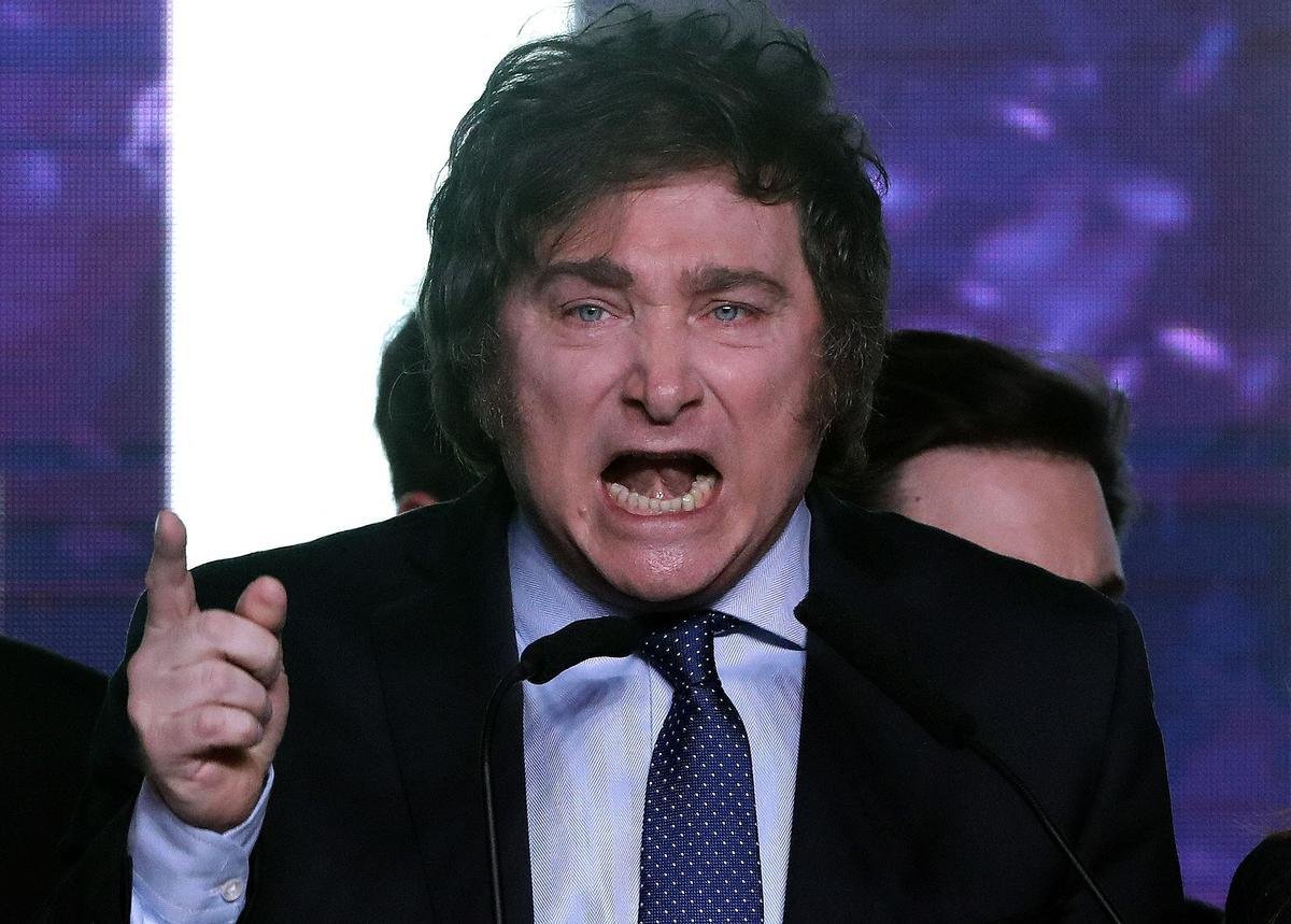 PERIODlSTAPERON's tweet photo. Ahora más que nunca, votá al tipo normal https://t.co/MkGywIA9OP