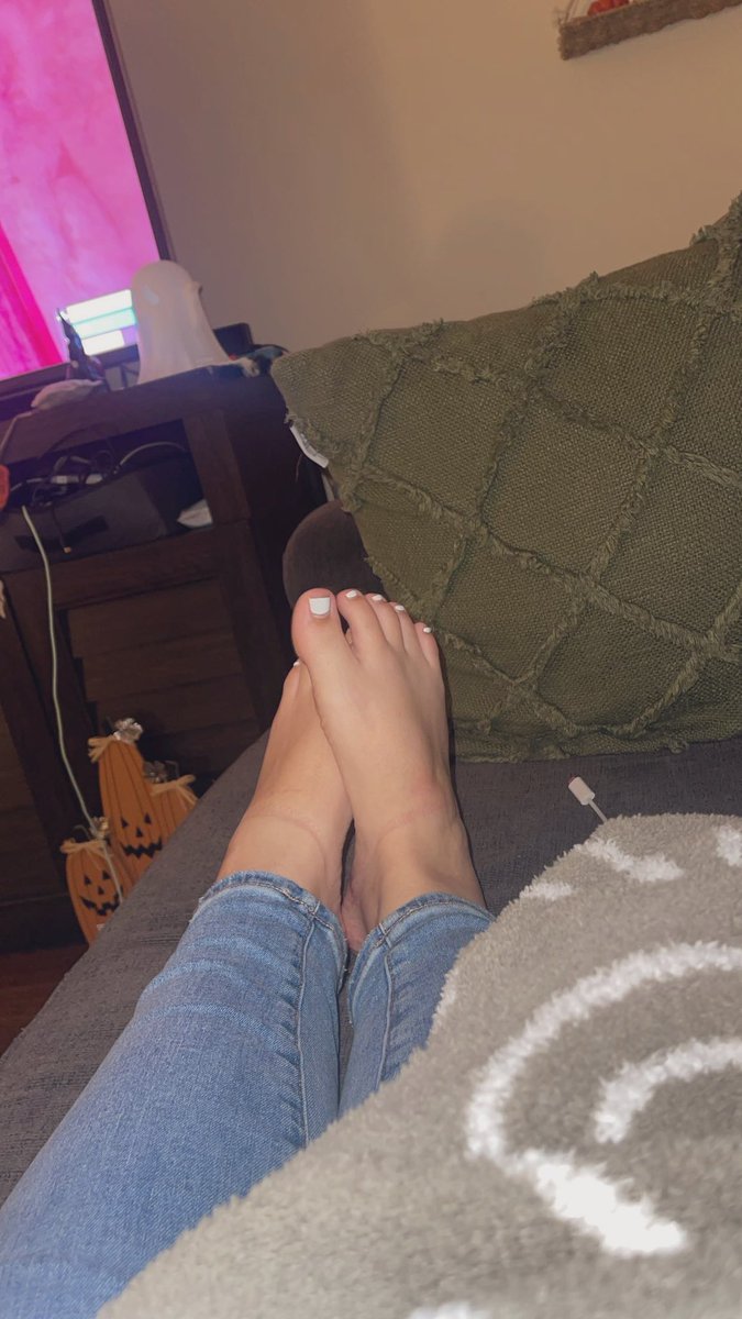 addysonxxx's tweet photo. i love toying w you little sluts 🤣 coming and pleasing as i want, you’re on my time little pervert! don’t forget 😉

findom femdom kink walletsub cashcow finsub humanatm worship feetpics soles arches gooner drain relapse cuck chasity giantess vore slave submissive humiliation https://t.co/KSt2X5VEEK