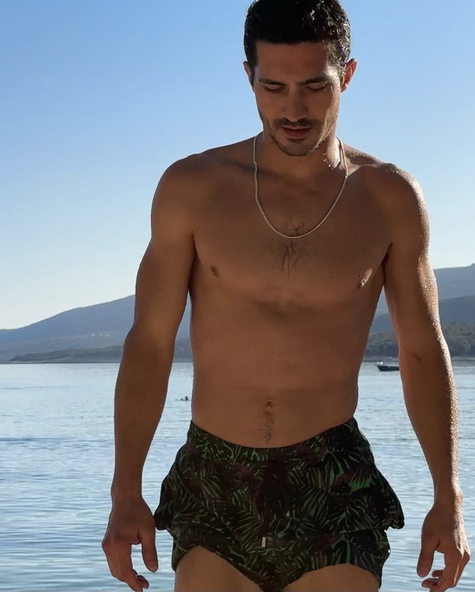 les dejo una foto del chino darín en cuero para descomprimir