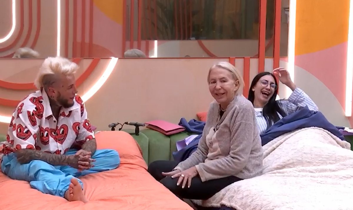 Luaulita's tweet image. Que Alex le dice a Laura que le va a penalizar por la cagada de esta noche y va a dejar de hablarle durante una semana 🤣
#GHVIPDBT6 #GHVIP220 #GHVIP23O