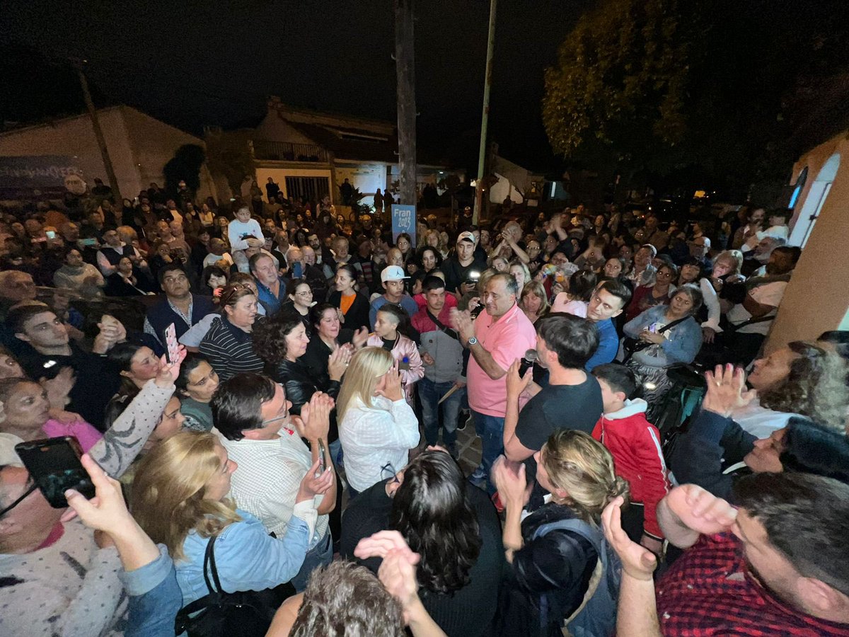 🫶 GRACIAS Y MÁS GRACIAS #CASTELLI 🇦🇷❤️☀️

Realmente muy emocionado y agradecido, después de 12 años sentir esta demostración de cariño y apoyo a nuestra gestión es un gran orgullo. 

#GraciasCastelli 🥰