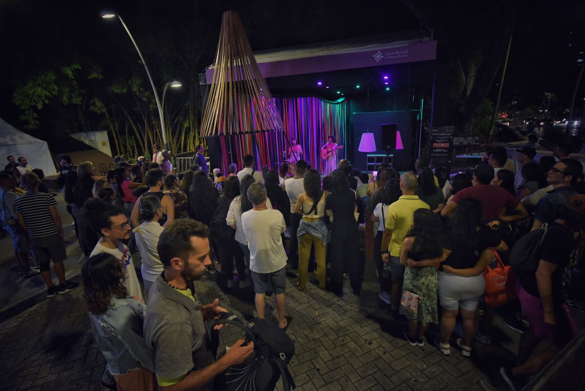 CentroMemoriaH's tweet photo. 🕊️📚La programación del #CNMH en la #FILCali cierra con un concierto de @LaMucuraMusica, colectivo que explora la relación entre el arte y la transformación social para la vida digna, la tierra viva y el alma tranquila. https://t.co/4IZB9B0cUr