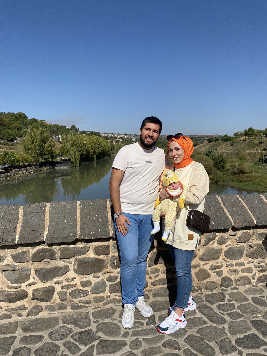 Tanıştırayım; son zamanlarda ellerinin, ayaklarının, saçlarının her zerresinin değişimini dakika dakika izlediğimiz, kime benziyor diye düşünmekten kafayı yediğimiz Seyit Ali 🧡🧿 Var mı ilk bakışta benzeten, kime benziyor?