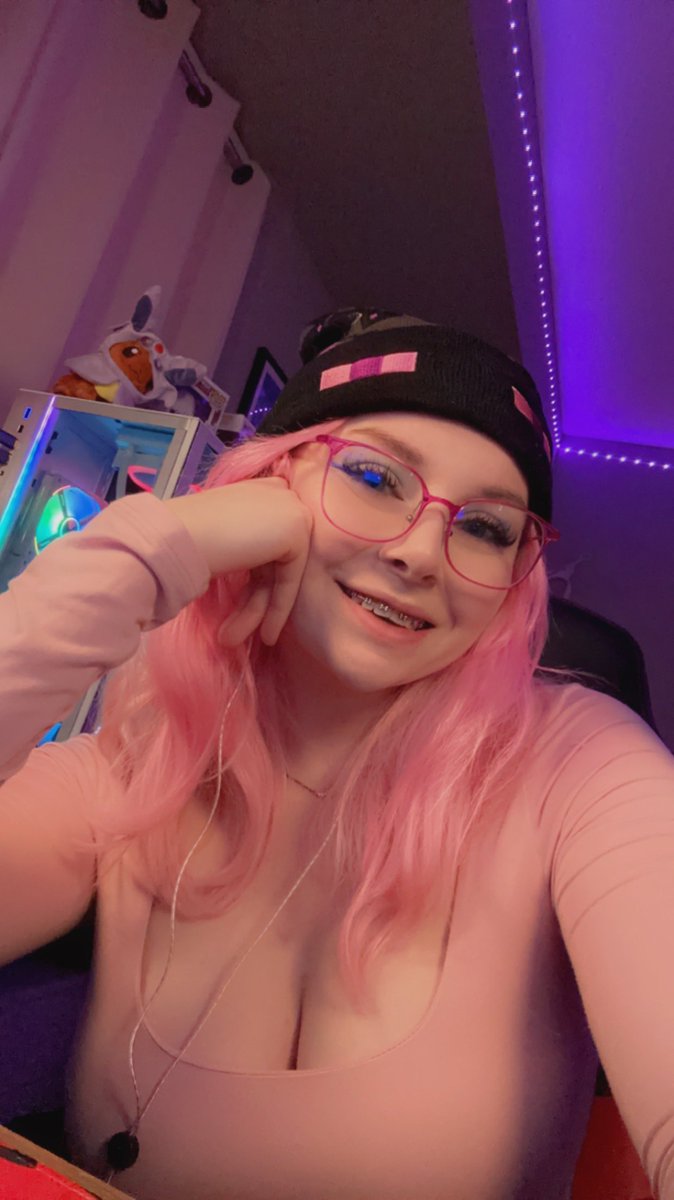 Ashtronova's tweet image. LIVE DAY 2 SUBATHON twitch.tv/ashtronova