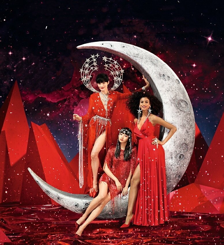 Kokikimurahk1's tweet photo. STELLAR.BEYOND BEAUTIFUL GIFTS
冬の夜を照らす星々の、とびきり強い輝きのように、
こころを射るギフトを贈りたくて。エスティローダーの今年のホリデーは、燦然と輝いて辺りを
きらめきで満たす〈Stellar 恒星〉がテーマ。
https://t.co/HRch3aczty
#esteelauder #esteemodel #限定 https://t.co/OZZTZnRukv
