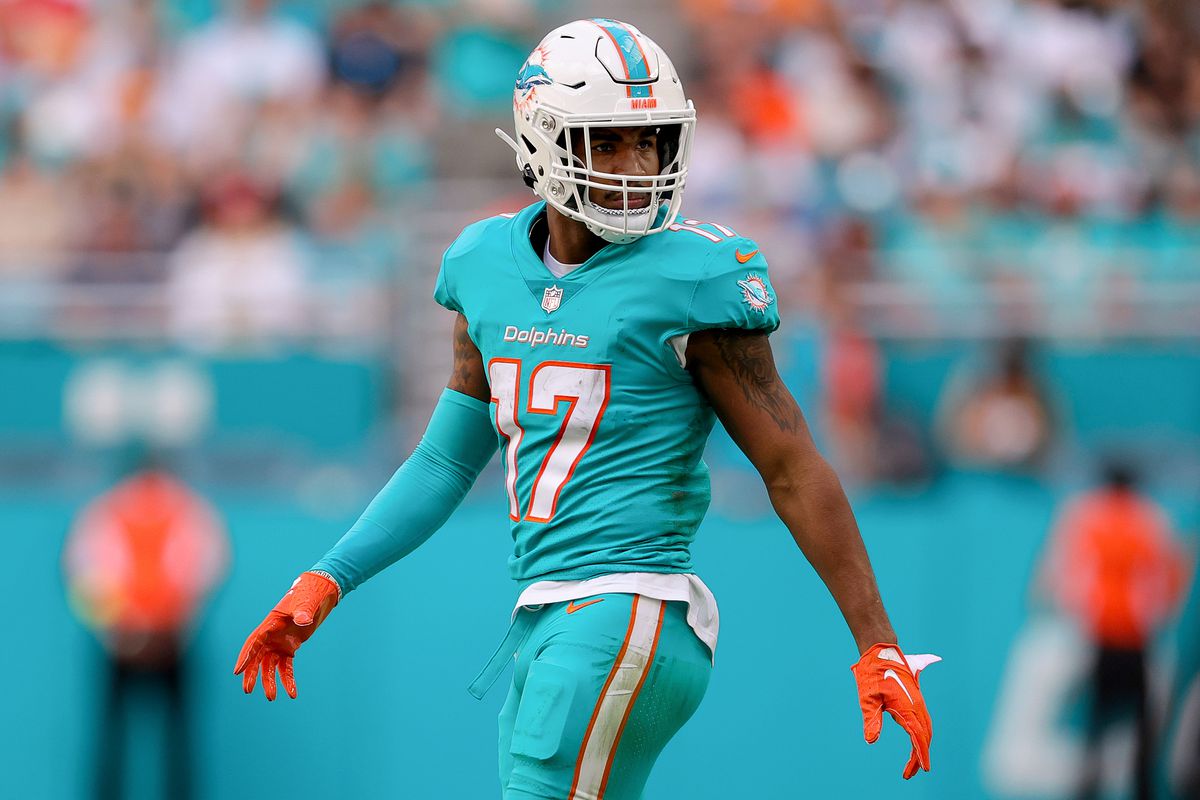 After witnessing Jaylen Waddle’s great performances in recent games and most recently the win over Commanders, legend Cameron Wake has made moves that have fans speculating that he is looking to sign the young forward to a one-year contract…-thanhhoa