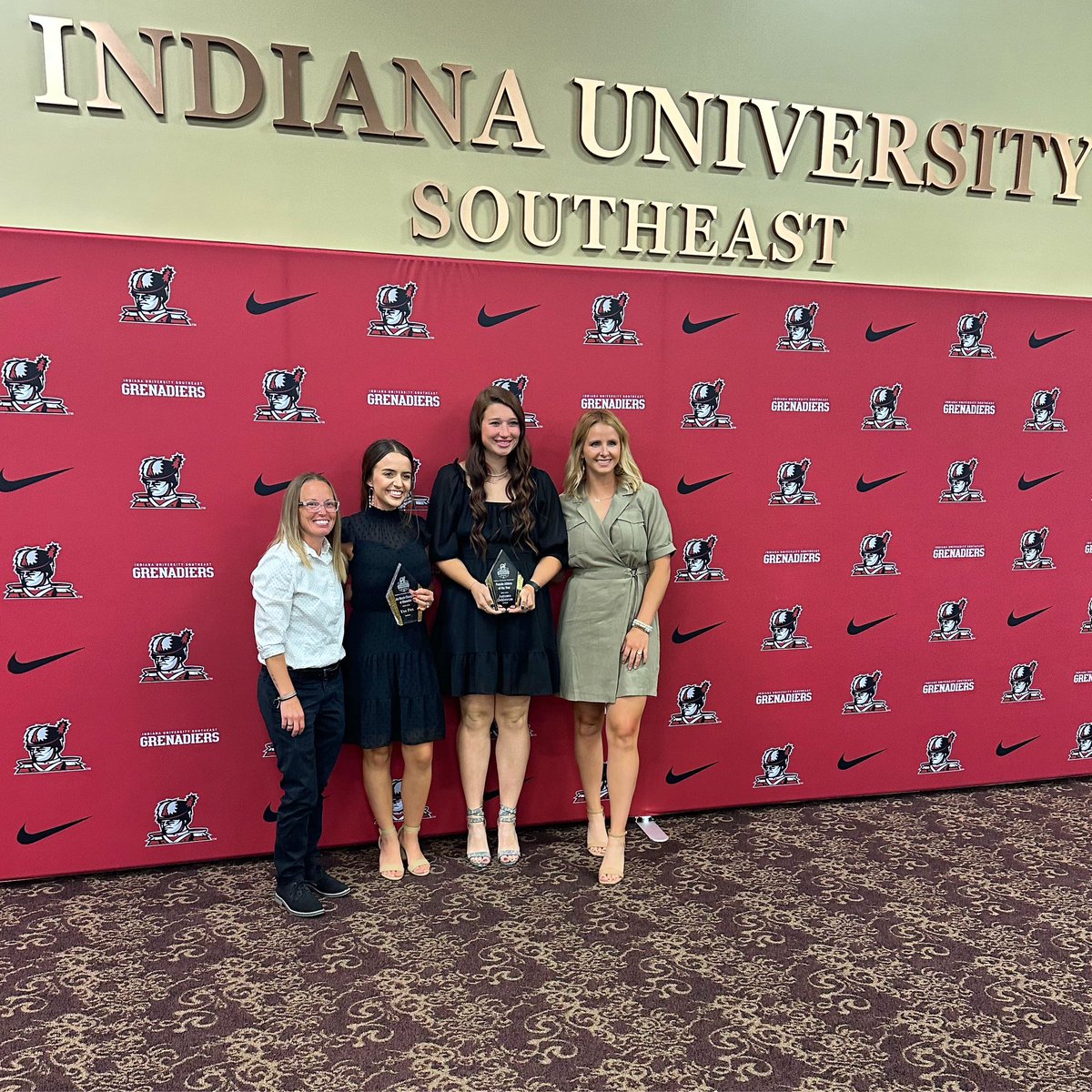 We loved getting to celebrate these two at the Champions Dinner 🫶🏻 

Autumn Oehlstrom - 2023 Female Athlete of the Year

Ysa Fox Koch - 2023 Champion of Character Award

Congrats ladies, we are so proud of you!! ♥️

#rollDiers