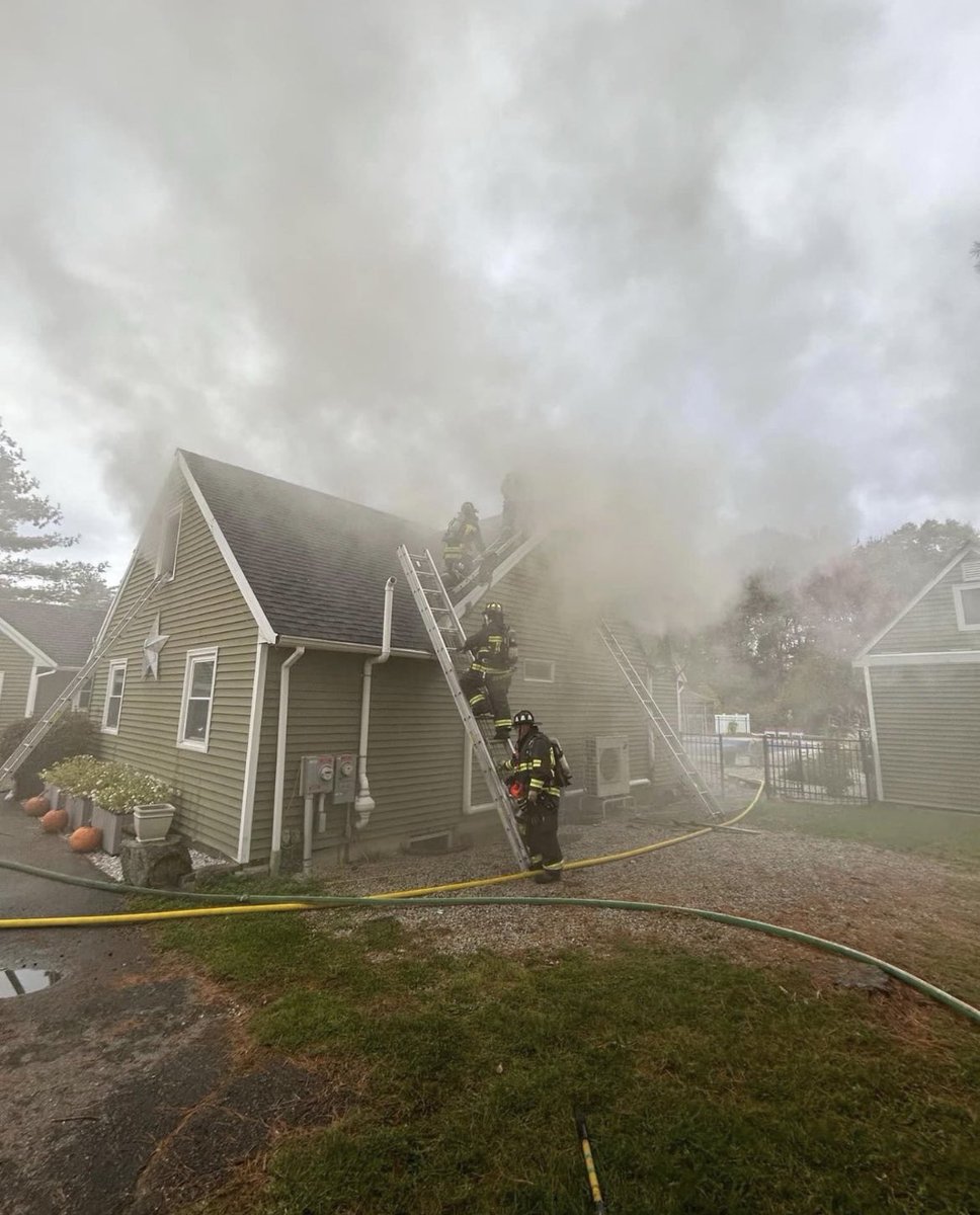 Hampton Engine 1 responded to Stratham’s 2nd alarm fire today. Mutual aid makes our communities stronger when we can work together in times of need. 

#hamptonfire 
#hamptonnh 
#strathamnh 
#mutualaid