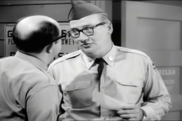 RandCaps's tweet image. Bilko discovers he was promoted to Lt. during the war, but never received the pay. He's owed $14,000+ in back pay and decides to stay in the army! #bilko #army #backpay [From The Phil Silvers Show, Ep: "Lieutenant Bilko," (Tue, Dec 10, 1957)]