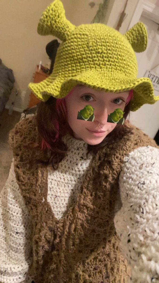 0oGothikao0's tweet photo. Finished crocheting all the pieces for my Halloween costume!! I’m really happy with it ☺️

#crochet #crochetwip #crochetproject #crochetcostume #shrek https://t.co/ZbNlqE6l3A