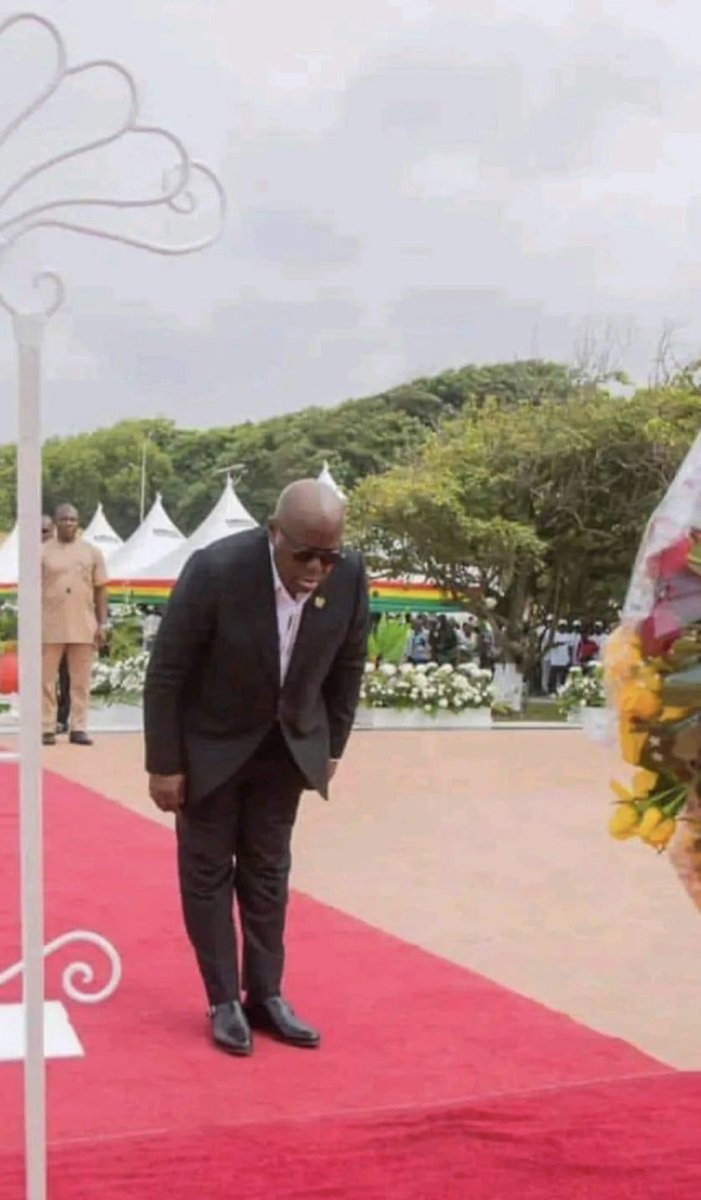 Nana Akufu Addo trying to do the moon walk 😂