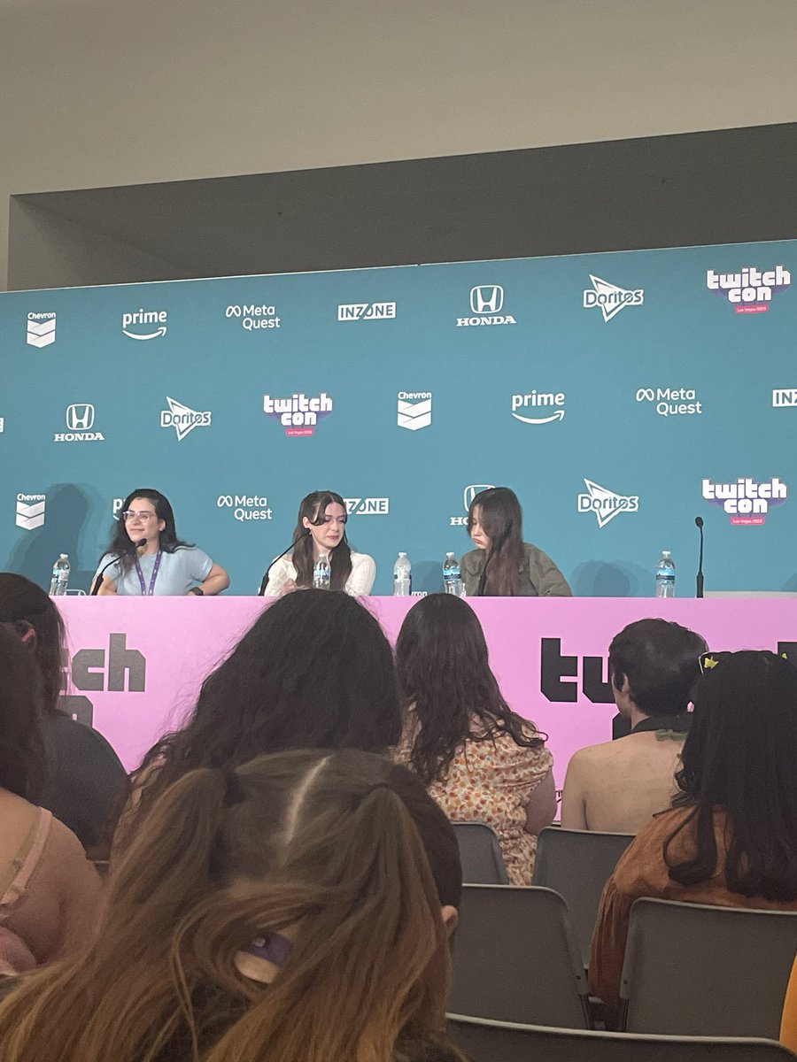 bug_ow's tweet image. Man I had so much fun making friends and I will cherish the moments we made at Twitch Con ❤️ I can’t wait for next year and to be able to see those familiar faces again WOOOO HOOO LETS GO TWITCH COMMUNITY!!! @everyone