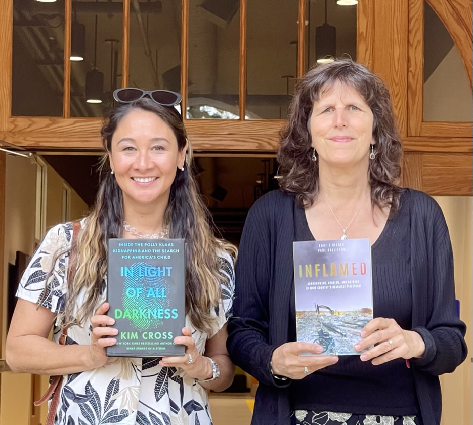 Traded books with <a href="/KimhCross/">Kim Cross</a>, author of “In Light of All Darkness: The Polly Klaas Kidnapping and the Search for America's Child" at <a href="/theoakleafnews/">The Oak Leaf</a>. These books chronicle two of Sonoma County's most noteworthy events. #newbookrelease  <a href="/Inflamed_Book/">Inflamed_TheBook</a>
