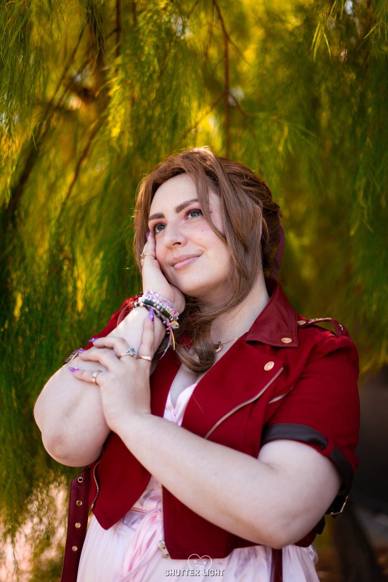 Thinking about flowers 🥰 

📸: <a href="/Shutter_Light/">Shutter Light Photography</a> 
{ #FF7 #FF7R #Aerith }