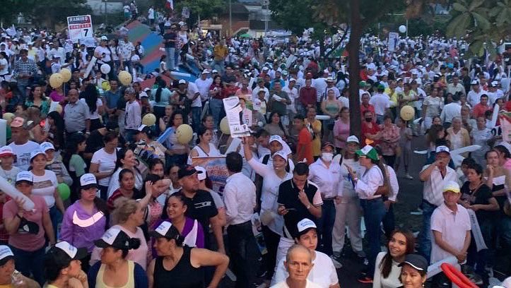 HectorGMantilla's tweet photo. ¡Gran cierre en Piedecuesta!

Gracias a mi tío Jorge Humberto por su incondicional apoyo en este gran proyecto, tengo una visión en la que Santander es una región de desarrollo.

#santanderavanza
#gobernadordeldesarrollo https://t.co/4vzNU9oA3k