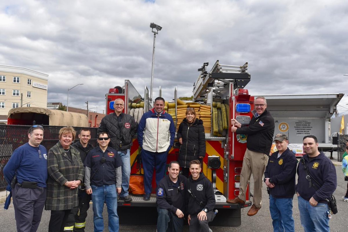 RepDesposito's tweet photo. October is #FirePreventionMonth here in #NY04 and throughout the Nation.
Woodmere FD keeps #FiveTowns communities safe 24/7/365 and today hosted an event to deliver key information to neighbors that potenially could safe a life! 🚒 https://t.co/XnkRh6kVMG
