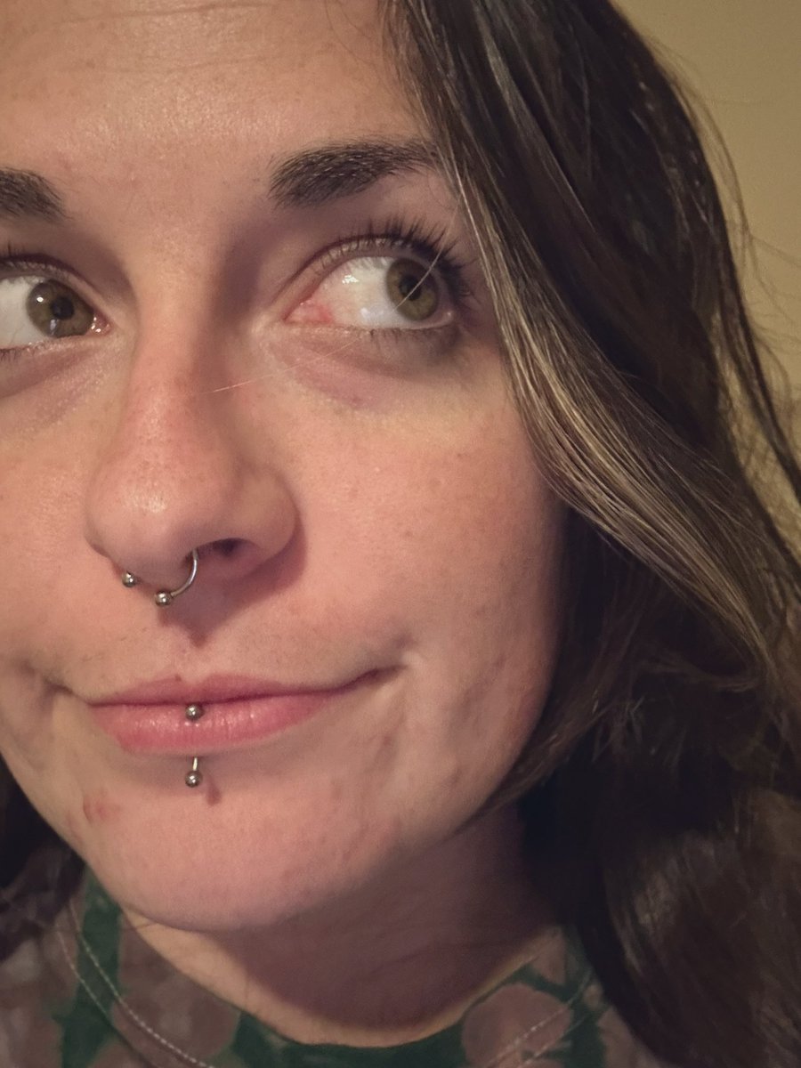 bugkween_'s tweet image. also I’m a big fan of this new grey streak in my hair