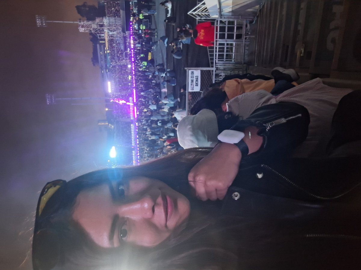 t_alison's tweet photo. La luna bajo!!! 🔥🔥 
A minutos de ver a Abel 🥺🖤

#XOperu #AHTDLima #AHTDPeru https://t.co/X0cODyPMdu