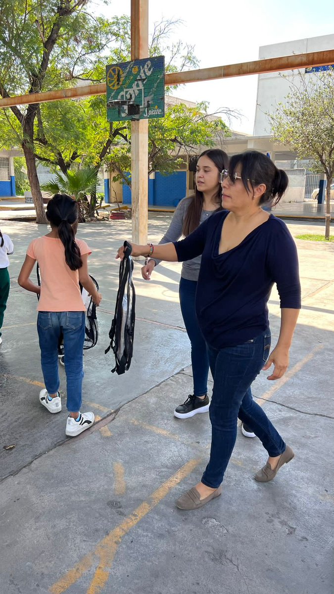 Seguimos entregando en colaboración con la <a href="/Amespre/">Amespre Nacional</a> estos kit’s de mochila transparente y útiles escolares a varias escuelas de Monterrey; en esta ocasión fue la Escuela Primaria “Leona Vicario”.📚🖍️✏️🖊️

#alhinnavargas #pasiónporservir #mty #utilesescolares