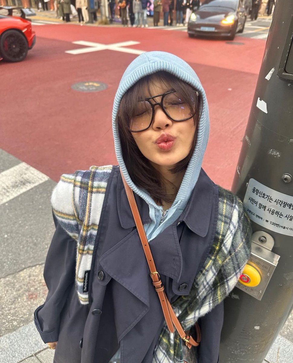 spinorbinmusic's tweet photo. #BLACKPINK's Lisa looking adorable in new photos. ❤️ https://t.co/BjjIJCZB9p