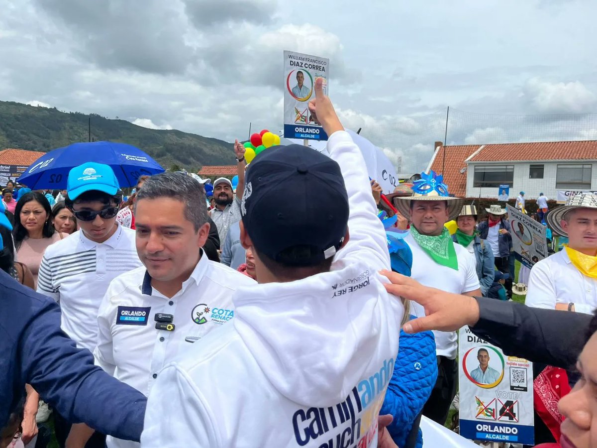 JRobertoSalazar's tweet photo. @JorgeEmilioRey @consRamoscamp @HRafaeltamayo @soyconservador Aquí nos encontramos, el equipo #AzulRey 💙 🔵, comprometido en continuar contribuyendo al desarrollo y la competitividad de este municipio. https://t.co/wICrKmeUtA