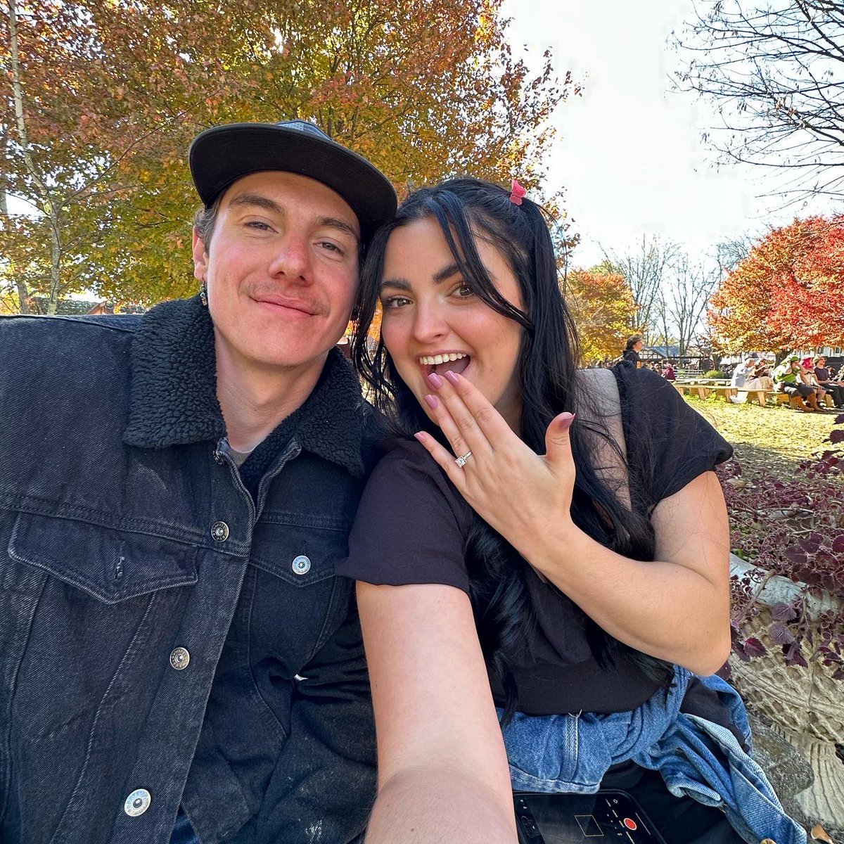 EndlyPaige's tweet photo. AAHHHHHHH he likes me 🥺❤️ https://t.co/pCmMoBGhjD