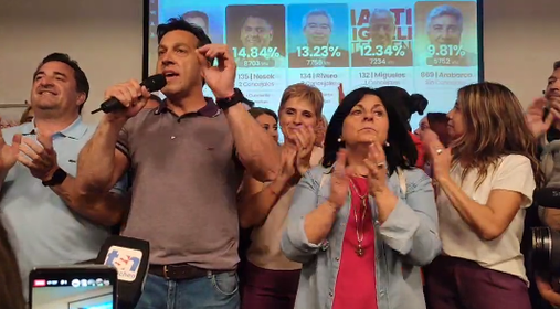 NdNecochea's tweet photo. #Necochea  #Elecciones2023 

👉@arturoarojas ganó las elecciones y logró su reelección: “Después de cuatro años de gestión el orgullo es el doble”

Para más información ingresar a 👉https://t.co/79tW3X07h0 https://t.co/QyZ6rUUNTh