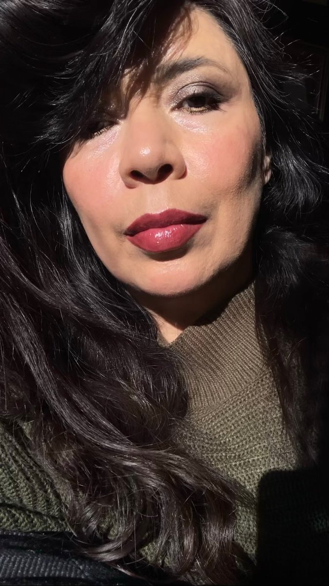Using my new #ChanelBeautyHoliday 2023 palette 🖤