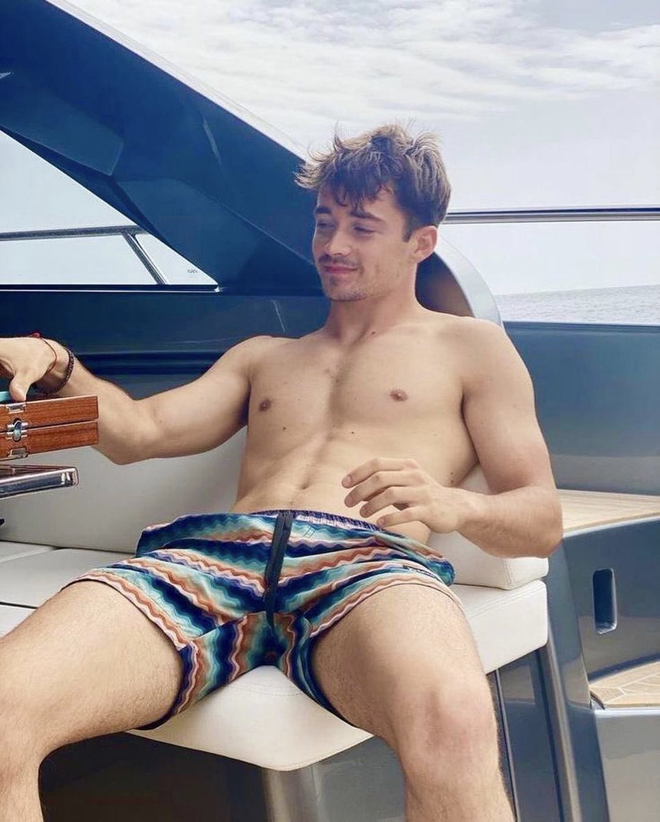 Danilohot11's tweet image. Isso que é Homem😏🥵

Charles Leclerc  

#BUNDAAWARDS #PINTOAWARDS #bulgeawards #bulge #hotdriver #dickprint #bunda #cueca #shirtless #shirtlessboys