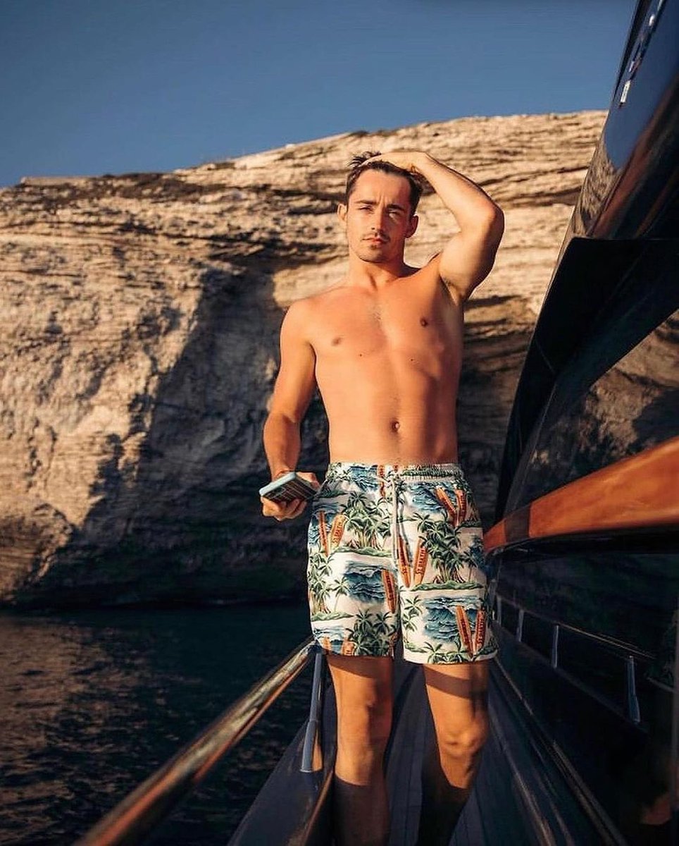 Danilohot11's tweet image. Isso que é Homem😏🥵

Charles Leclerc  

#BUNDAAWARDS #PINTOAWARDS #bulgeawards #bulge #hotdriver #dickprint #bunda #cueca #shirtless #shirtlessboys