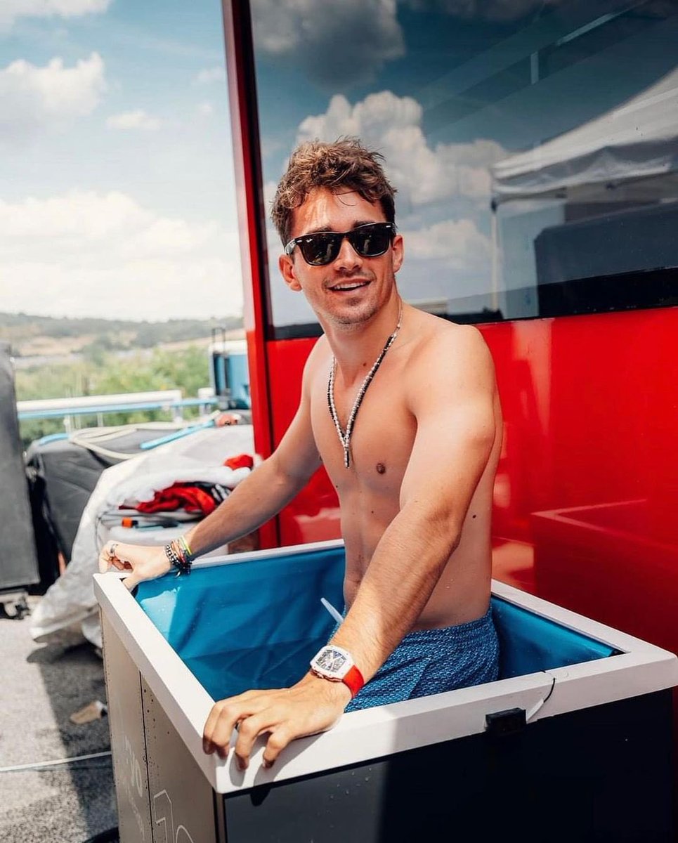 Danilohot11's tweet photo. Charles Leclerc 🥵😏
#BUNDAAWARDS #PINTOAWARDS #bulgeawards #bulge #hotdriver #dickprint #bunda #cueca #shirtless #shirtlessboys https://t.co/LtXXqDBDWH