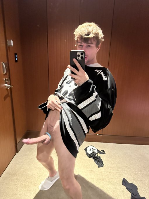 New cock ringgg come watch me blow a huge load all over @waifuumia 💦 Subscribe now to see the full video