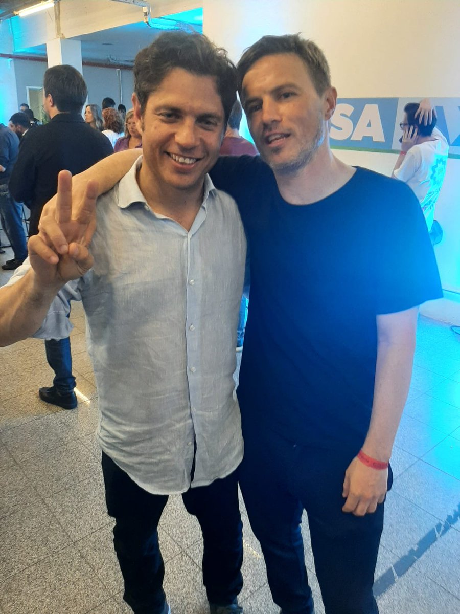 Hoy el pueblo bonaerense revalidó la confianza en un gobernador que puso al Estado provincial donde tenía que estar: del lado de la gente. Por lo que hicimos durante estos 4 años intensos, pero fundamentalmente por todo lo que falta, sigamos derecho al futuro! Gracias