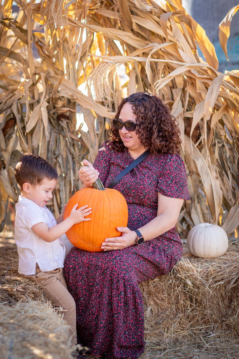 RamonAaronMora's tweet photo. My small family had a great time at the Wild Patch Pumpkins.

#Family #Kids #Children #Fall #Autumn #Memories #FreezeTime #StopTime #Pumpkins https://t.co/wOW8E8ljNP