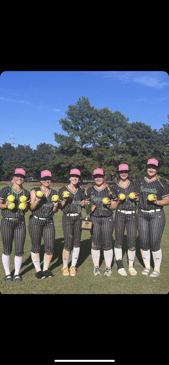 CarleighKnowle2's tweet image. Thank you to all of the parents/coaches who provided for us mentally and physically to make this the best last year ever, we couldn’t have done it without y’all. We seniors couldn’t have asked for a better ending🏆🏆🏆🏆🏆🏆🏆#7peat