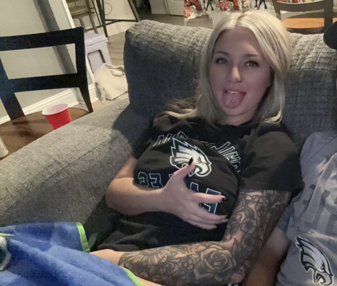 If the eagles win I&rsquo;ll post a titty pic 😜 RP for the titty pic!! https://t.co/YkrH2ppn6P