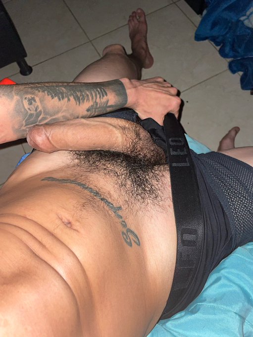 ME QUITAS LOS BOXERS 😈🥵🍆  https://t.co/ibnWnVMPOT https://t.co/E1Z4WRwX5S
