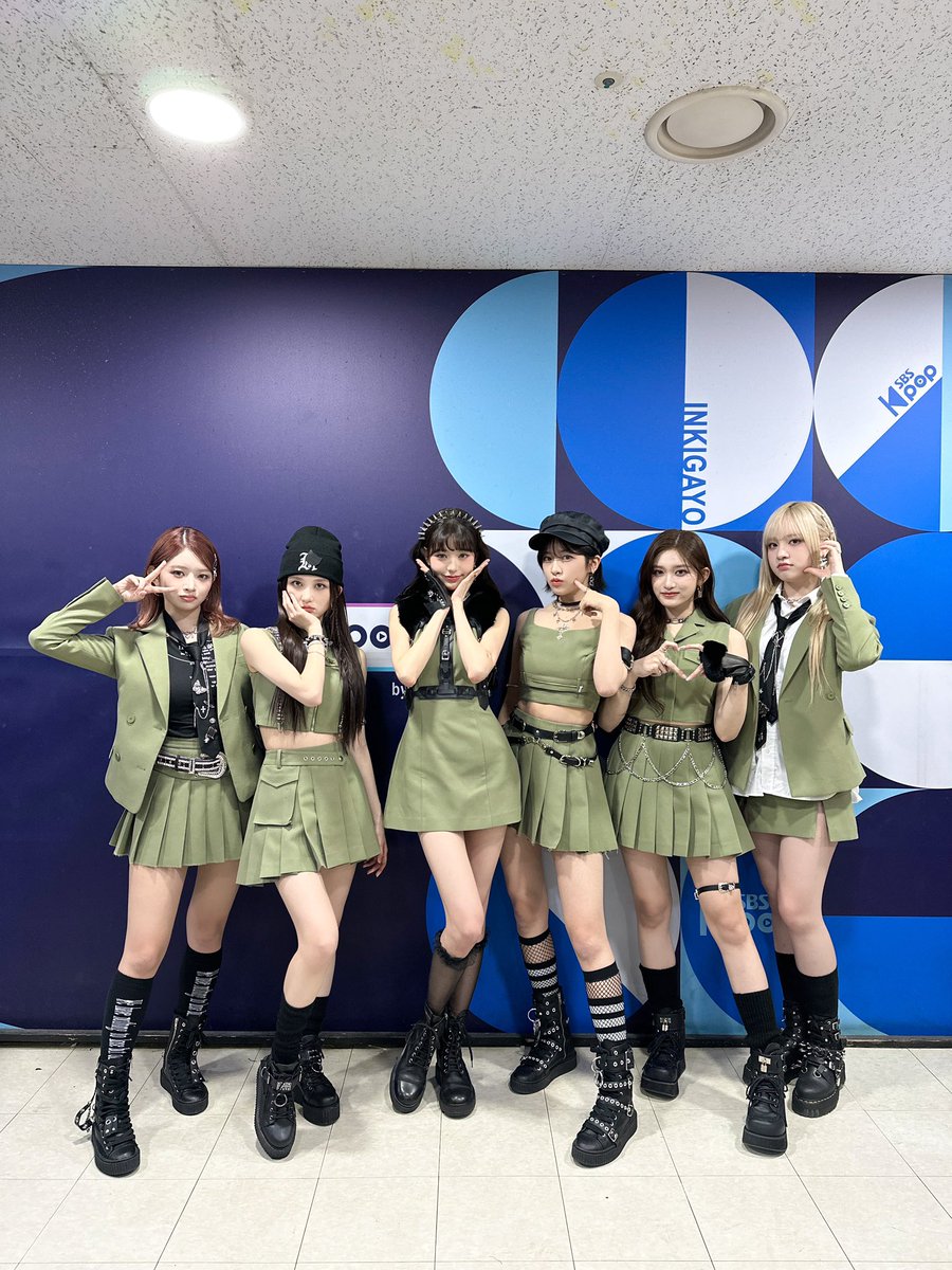 iveslizz's tweet photo. IVE's vibrant green outfits at Inkigayo weren't just attire; we were a statement, a reflection of our music's organic growth and evergreen appeal.💚🍃 https://t.co/Ka1A83ca4L