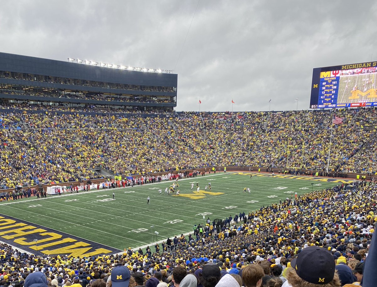 SaJanakiraman's tweet image. Extremely grateful for an awesome SubI @UMichUrology in beautiful Ann Arbor! Can’t thank the faculty and residents enough for the wonderful experience in and out of the OR. Go Blue! 

Here’s to interview season up next!
#Match2024
#UroSoMe