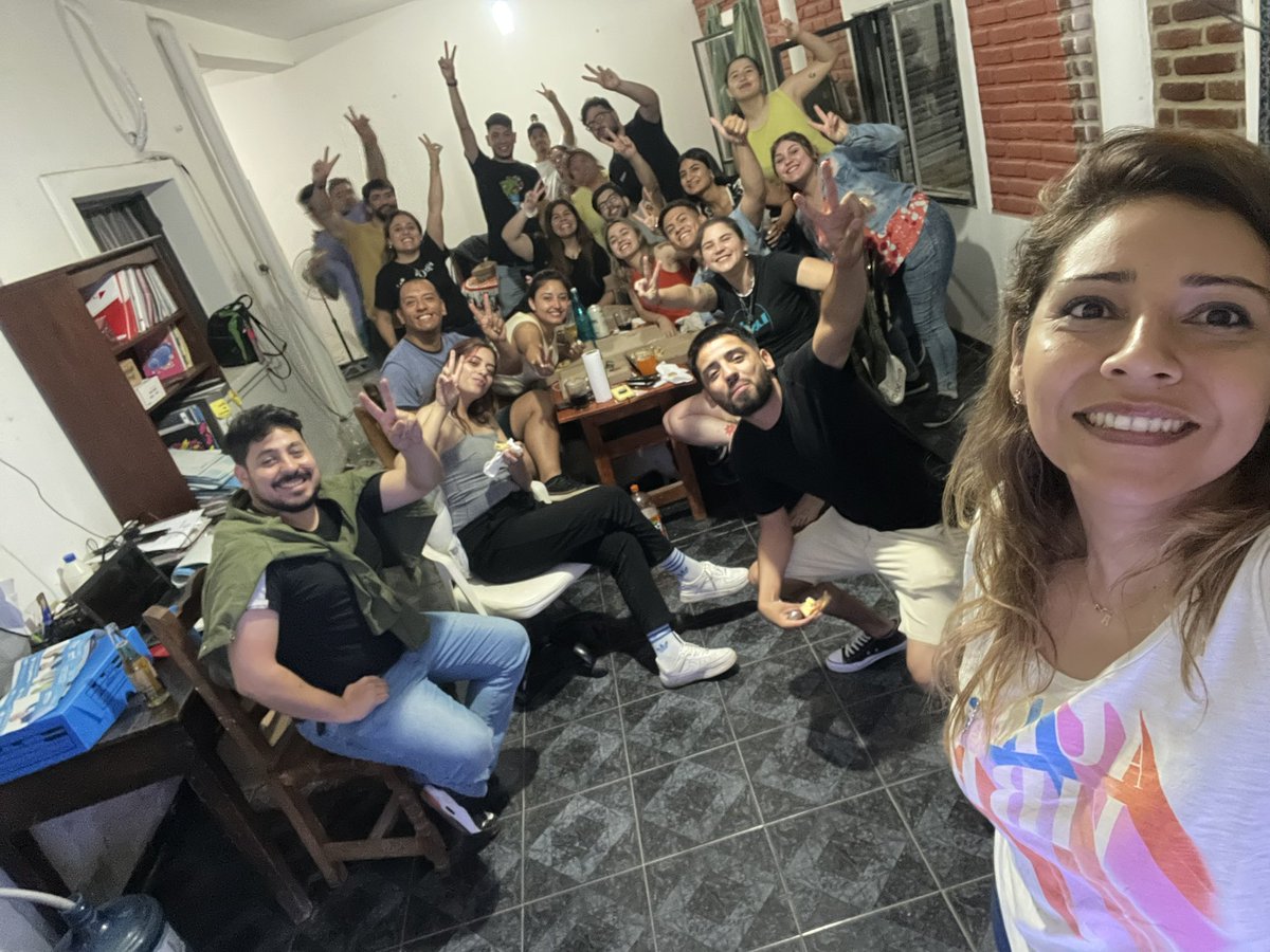Lourdez_ortiz's tweet photo. Elegimos creer 🇦🇷 Queremos a nuestro país!
A seguir con la convicción intacta, y con las ganas de seguir construyendo la Argentina grande, federal, inclusiva y democrática!
@SergioMassa ♥️
Tenemos con quién! https://t.co/0f2XBLXLPb