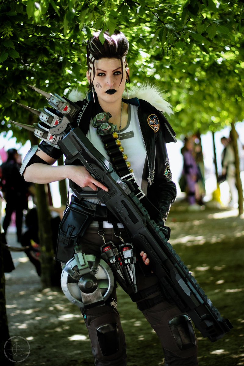 Throwing my hand made Maggie in the ring!🔥 
#ApexCosplayContest