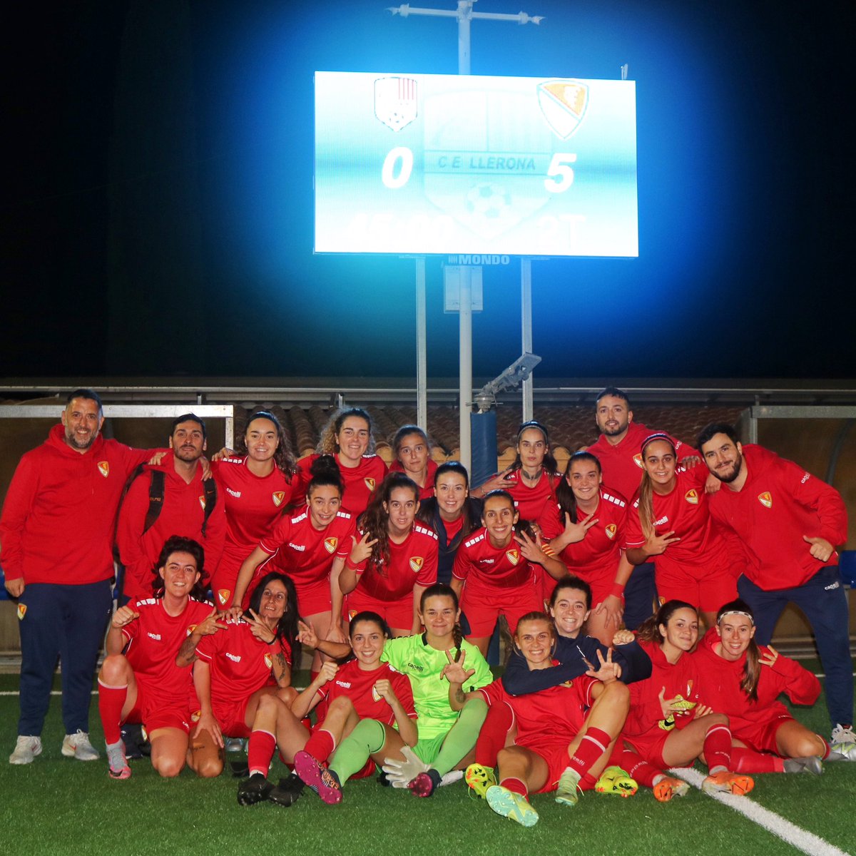 TerrassaFC's tweet photo. 💣 𝗚𝗢𝗟𝗘𝗝𝗔𝗗𝗔 del @TerrassaFC #futfem!
😱 Per 0️⃣ a 5️⃣ al camp del #CELlerona!
🔗 Per encadenar la 2️⃣a victòria seguida!
🔝 La 4️⃣a victòria en 6️⃣ partits!
🧗‍♀️ Per escalar fins la 5️⃣a plaça!

⚽ BET (2), CARLA, IRENE i @LydiaRdgz, GOLEJADORES!

🫵♥️ AMUNT #TERRASSA! https://t.co/m1N5oiB0o5