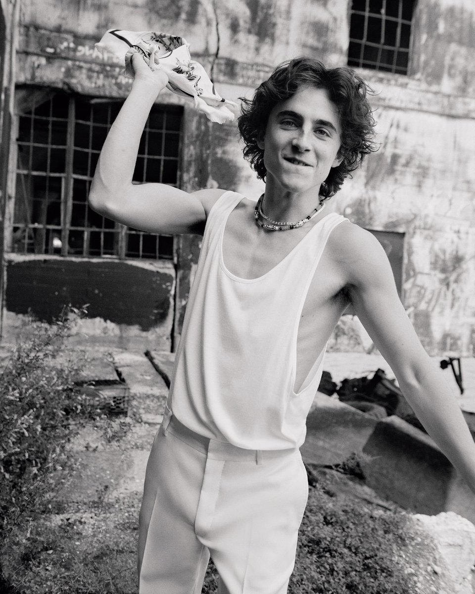 GQ_Germany's tweet photo. Erfahrt im #GQInterview was für den jungen Ausnahmeschauspieler Timothée Chalamet. Erwachsenwerden in Hollywood bedeutet und wie er für sich Balance gefunden hat. 👉 https://t.co/YtxVbDsgbZ
#TimotheeChalamet #GQGermany https://t.co/Dl00AcqIzQ