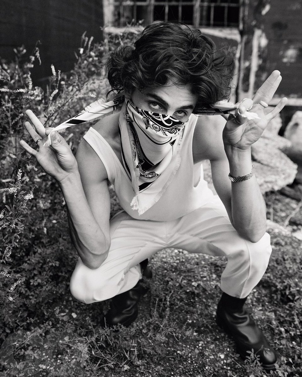 GQ_Germany's tweet photo. Erfahrt im #GQInterview was für den jungen Ausnahmeschauspieler Timothée Chalamet. Erwachsenwerden in Hollywood bedeutet und wie er für sich Balance gefunden hat. 👉 https://t.co/YtxVbDsgbZ
#TimotheeChalamet #GQGermany https://t.co/Dl00AcqIzQ