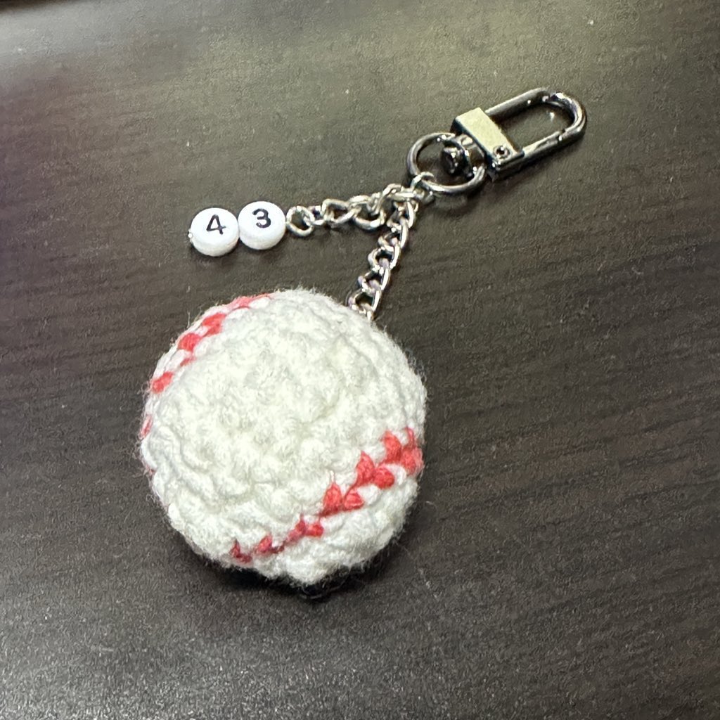 zzazan_paa's tweet photo. #RT [트친 Only] 한 분 추첨해서 야구공 키링 만들어드려요🫶 원하시는 선수 등번호랑 같이 달아드립니다! 많관부🥺 원하시면 네잎클로버도 같이 만들어서 달아드려요!

당발 > 10/24 화요일 밤 10시
배송 > 10/25 수요일 https://t.co/xVQkiiPMvv